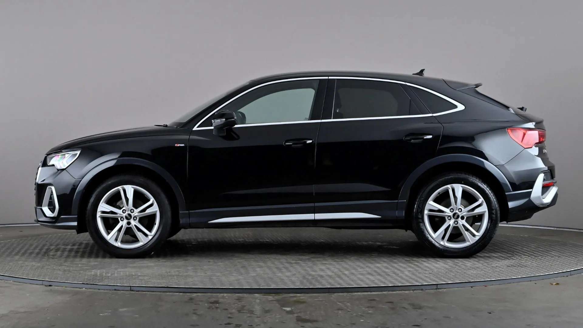 A 2021 AUDI Q3 35 TFSI S Line S Tronic A 2021 AUDI Q3 35 TFSI S Line S Tronic