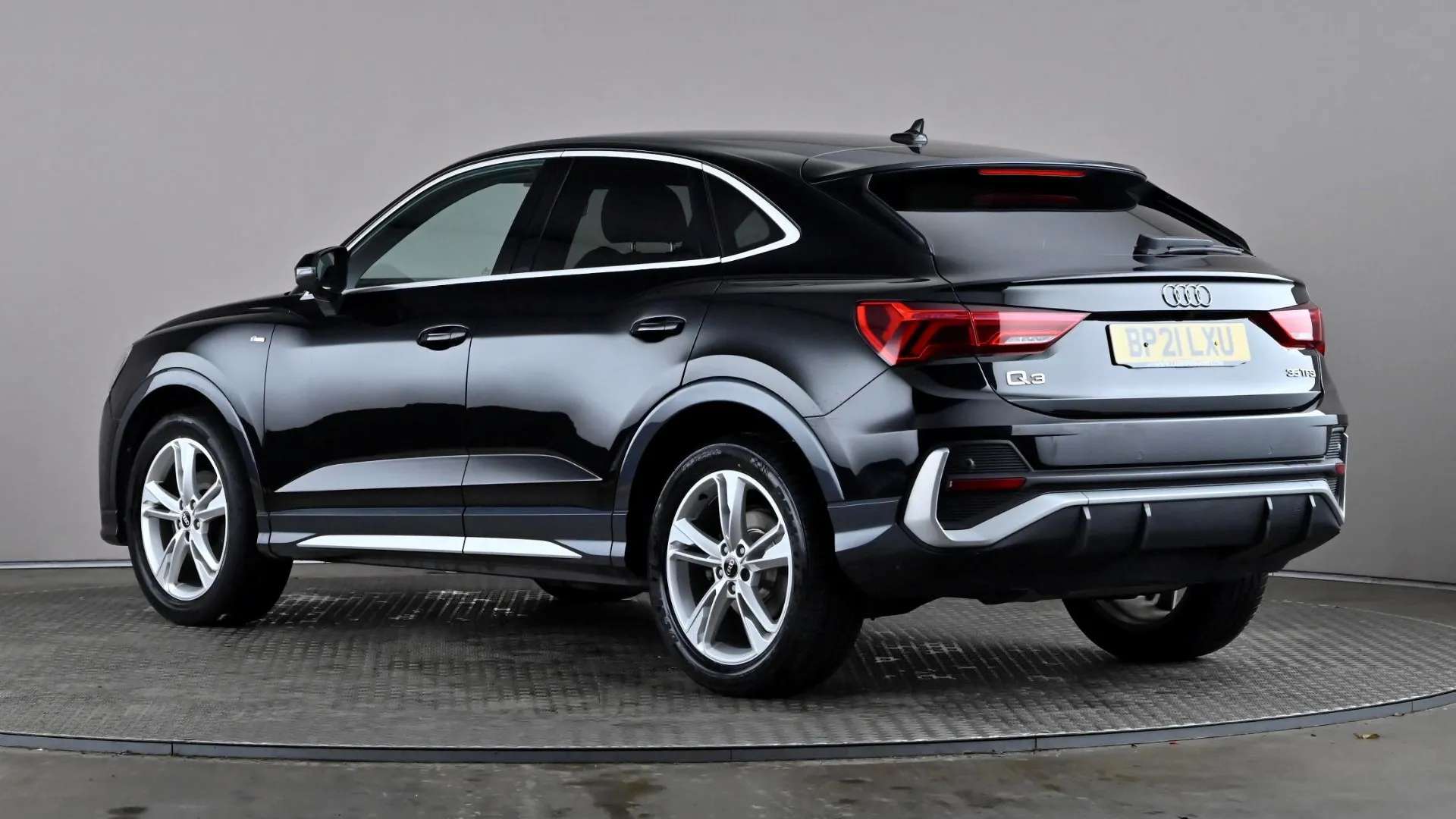 A 2021 AUDI Q3 35 TFSI S Line S Tronic A 2021 AUDI Q3 35 TFSI S Line S Tronic