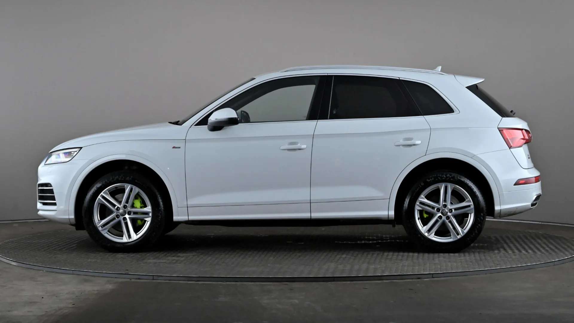 A 2020 AUDI Q5 45 TFSI Quattro S Line S Tronic A 2020 AUDI Q5 45 TFSI Quattro S Line S Tronic