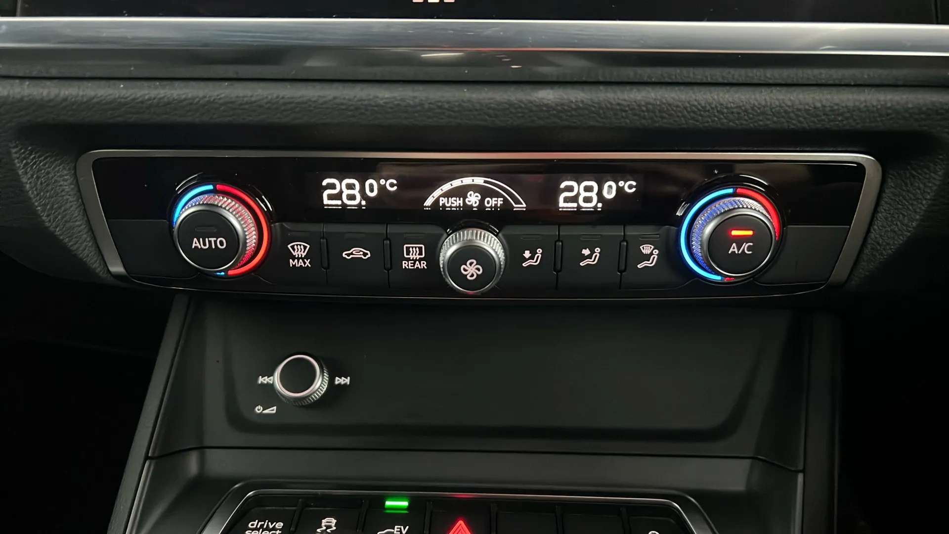 2023 AUDI Q3 2023 AUDI Q3