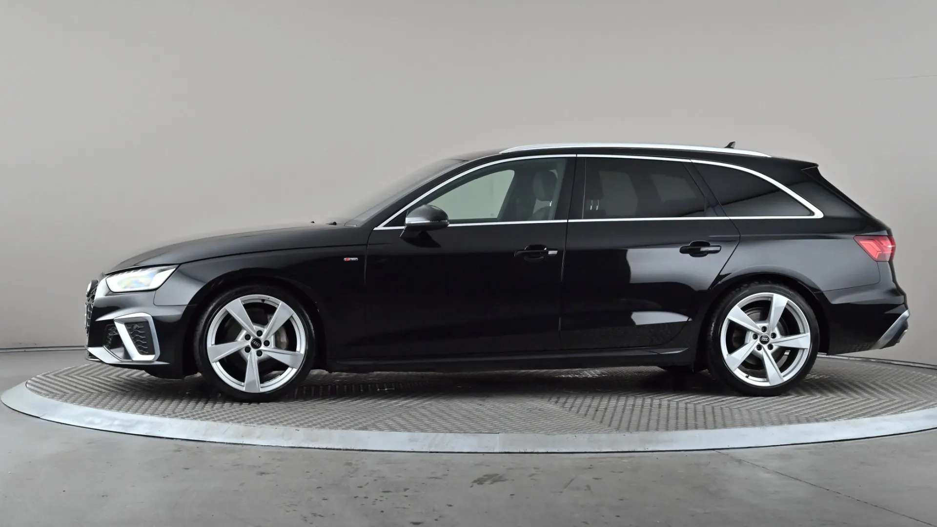 A 2022 AUDI A4 40 TFSI 204 S Line S Tronic A 2022 AUDI A4 40 TFSI 204 S Line S Tronic