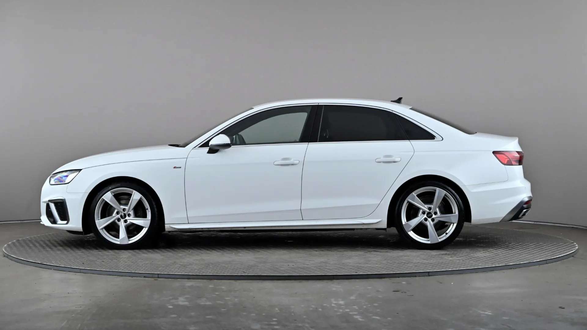 A 2022 AUDI A4 35 TFSI S Line S Tronic A 2022 AUDI A4 35 TFSI S Line S Tronic