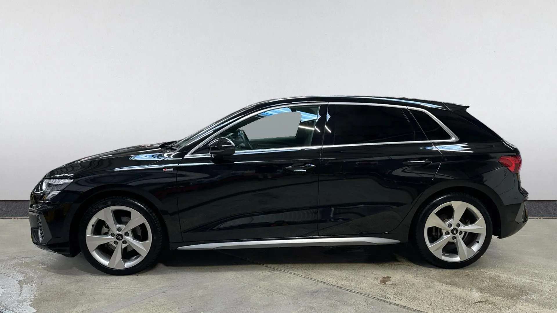 A 2023 AUDI A3 35 TFSI S Line S Tronic A 2023 AUDI A3 35 TFSI S Line S Tronic