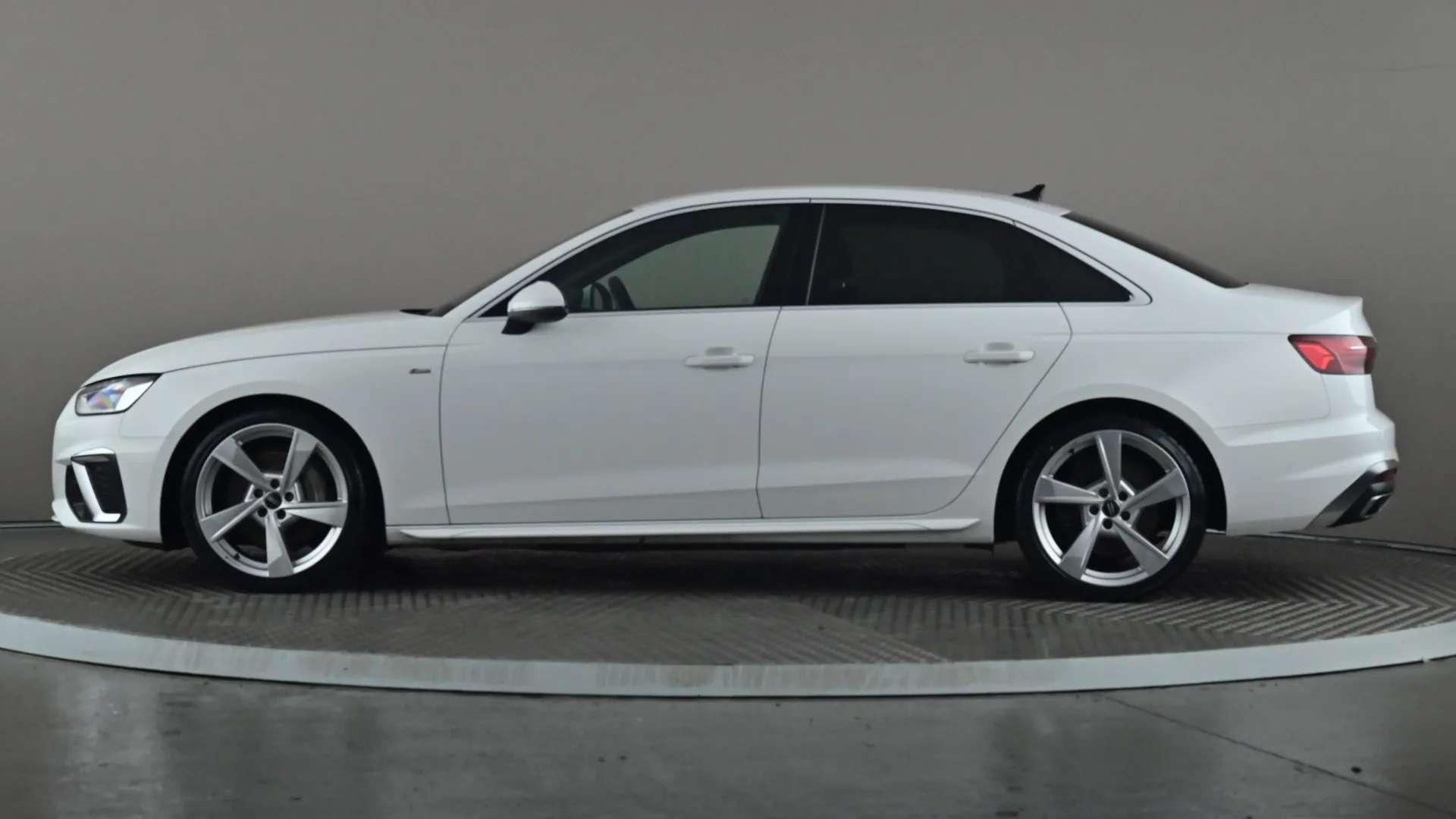 A 2020 AUDI A4 45 TFSI 265 Quattro S Line S Tronic A 2020 AUDI A4 45 TFSI 265 Quattro S Line S Tronic