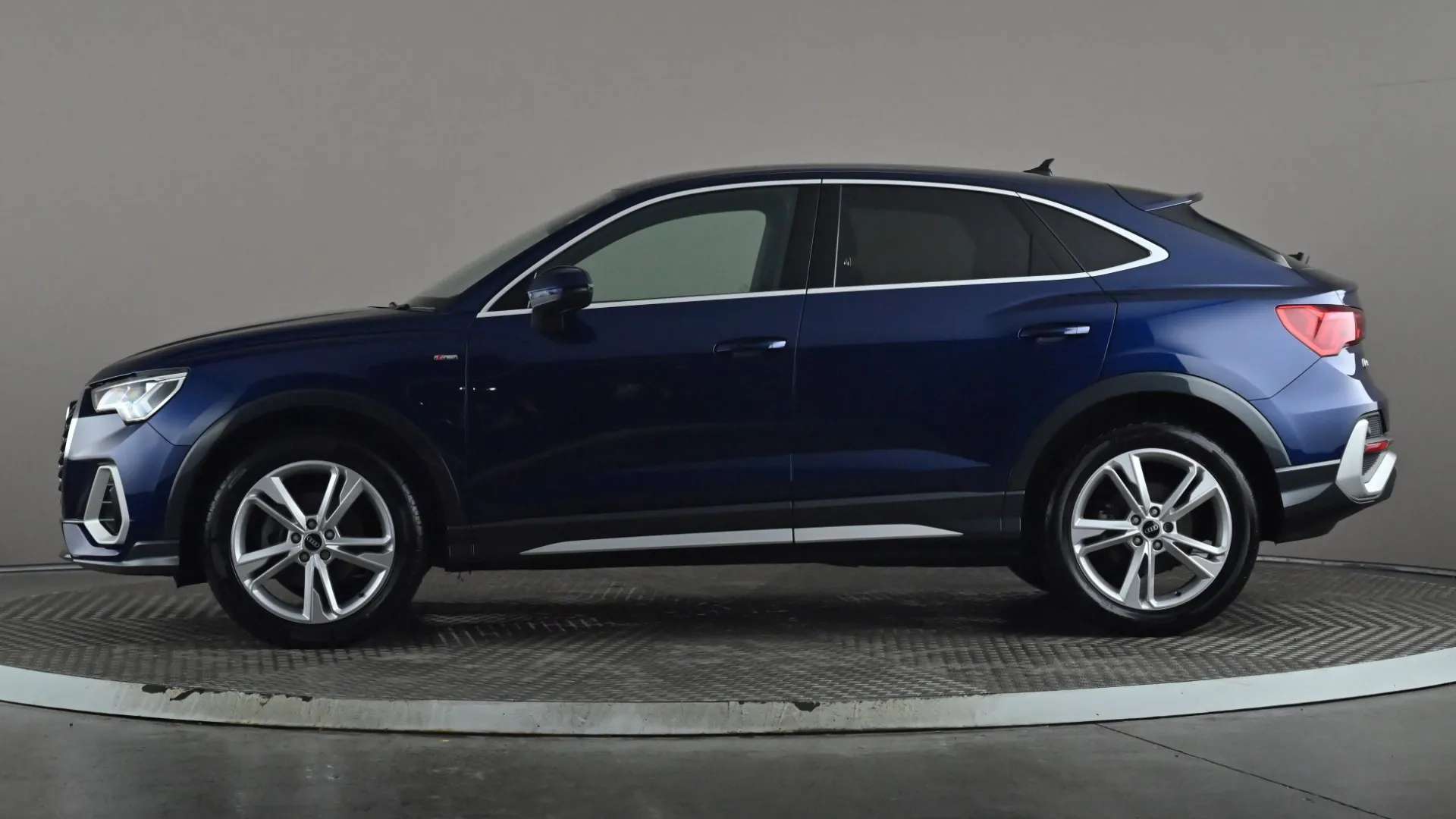 A 2022 AUDI Q3 35 TFSI S Line S Tronic A 2022 AUDI Q3 35 TFSI S Line S Tronic