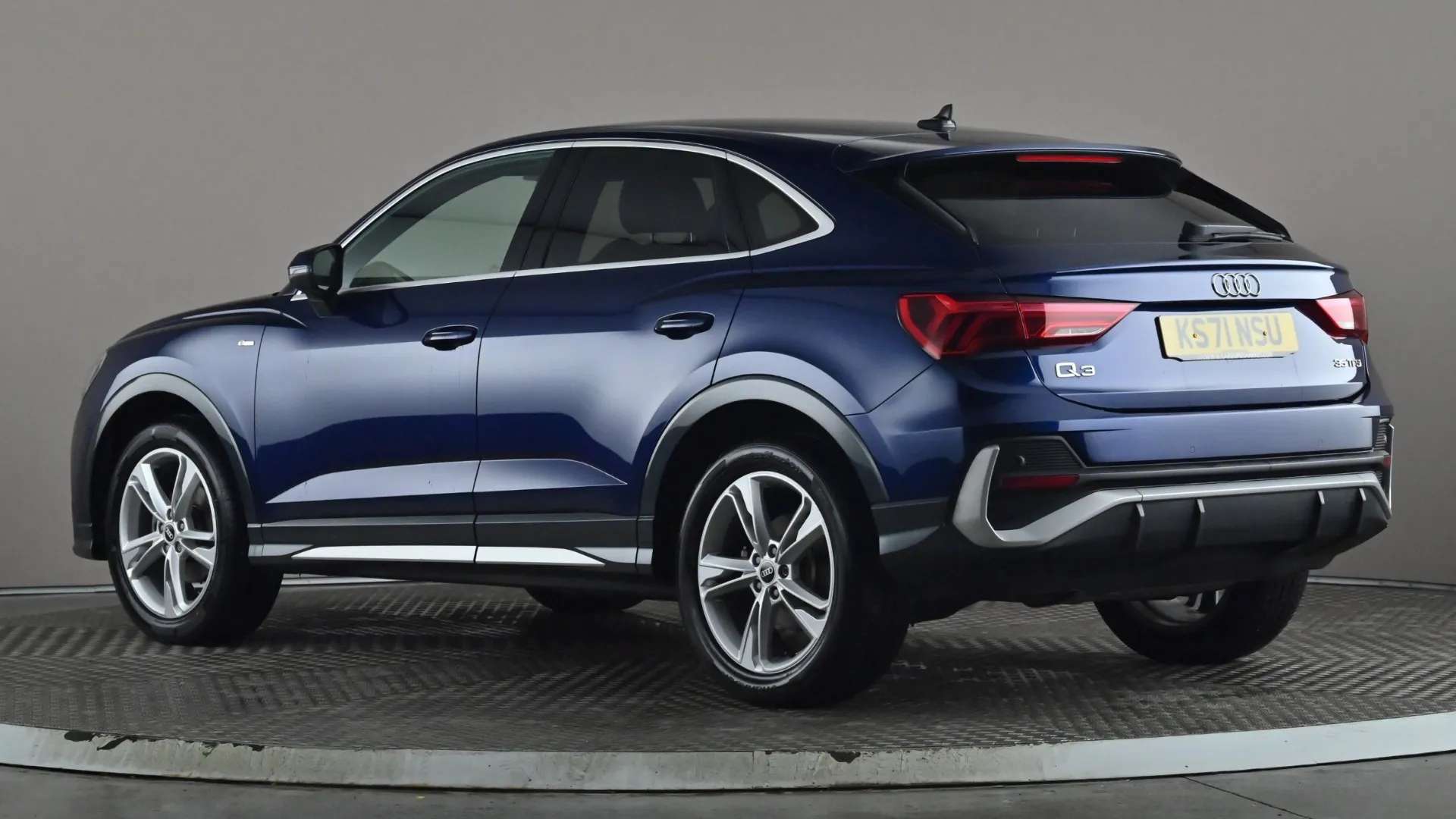 A 2022 AUDI Q3 35 TFSI S Line S Tronic A 2022 AUDI Q3 35 TFSI S Line S Tronic