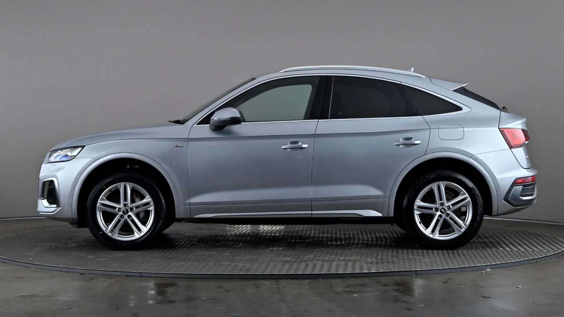 A 2021 AUDI Q5 50 TFSI e Quattro S Line S Tronic A 2021 AUDI Q5 50 TFSI e Quattro S Line S Tronic