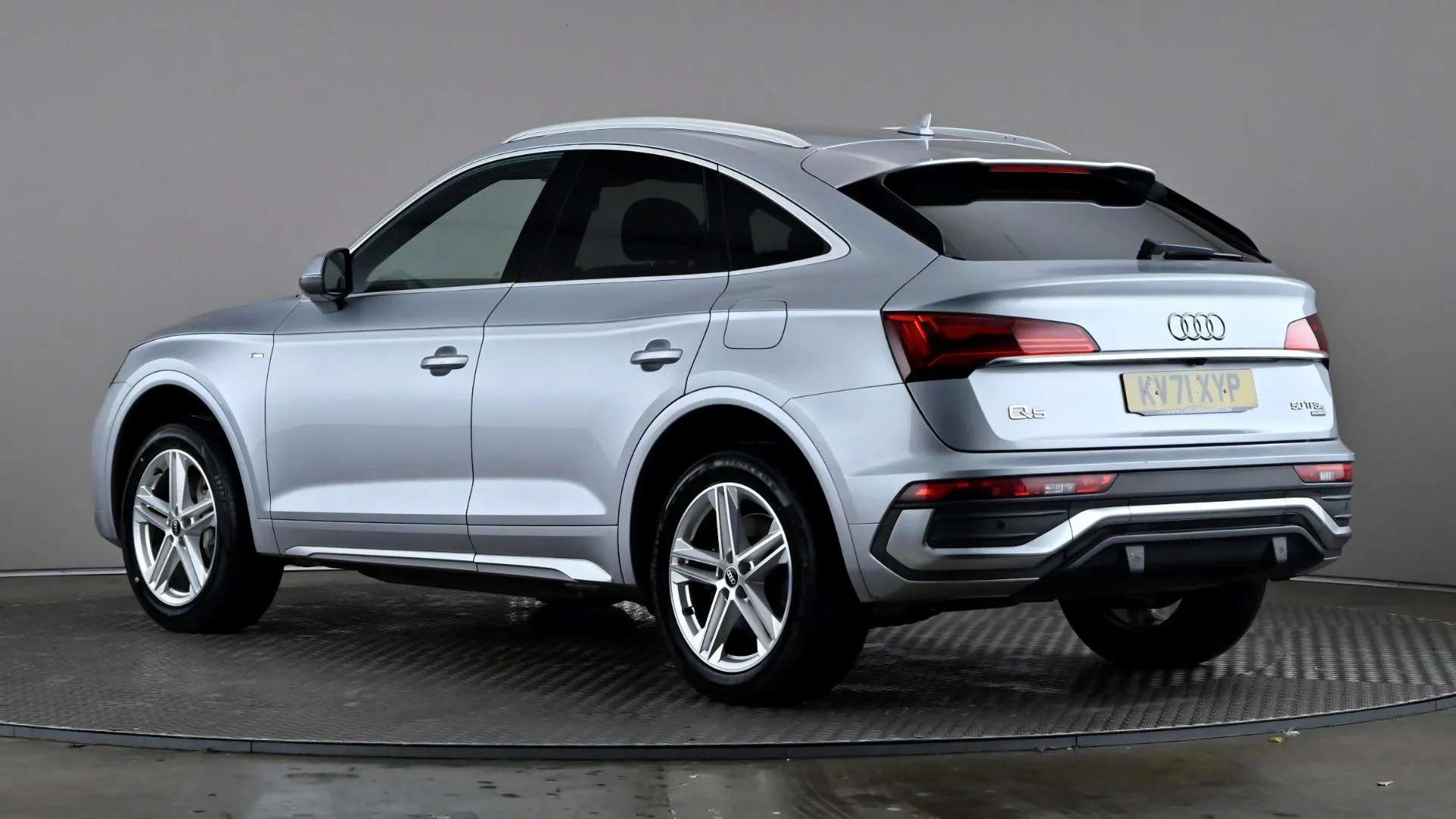 A 2021 AUDI Q5 50 TFSI e Quattro S Line S Tronic A 2021 AUDI Q5 50 TFSI e Quattro S Line S Tronic