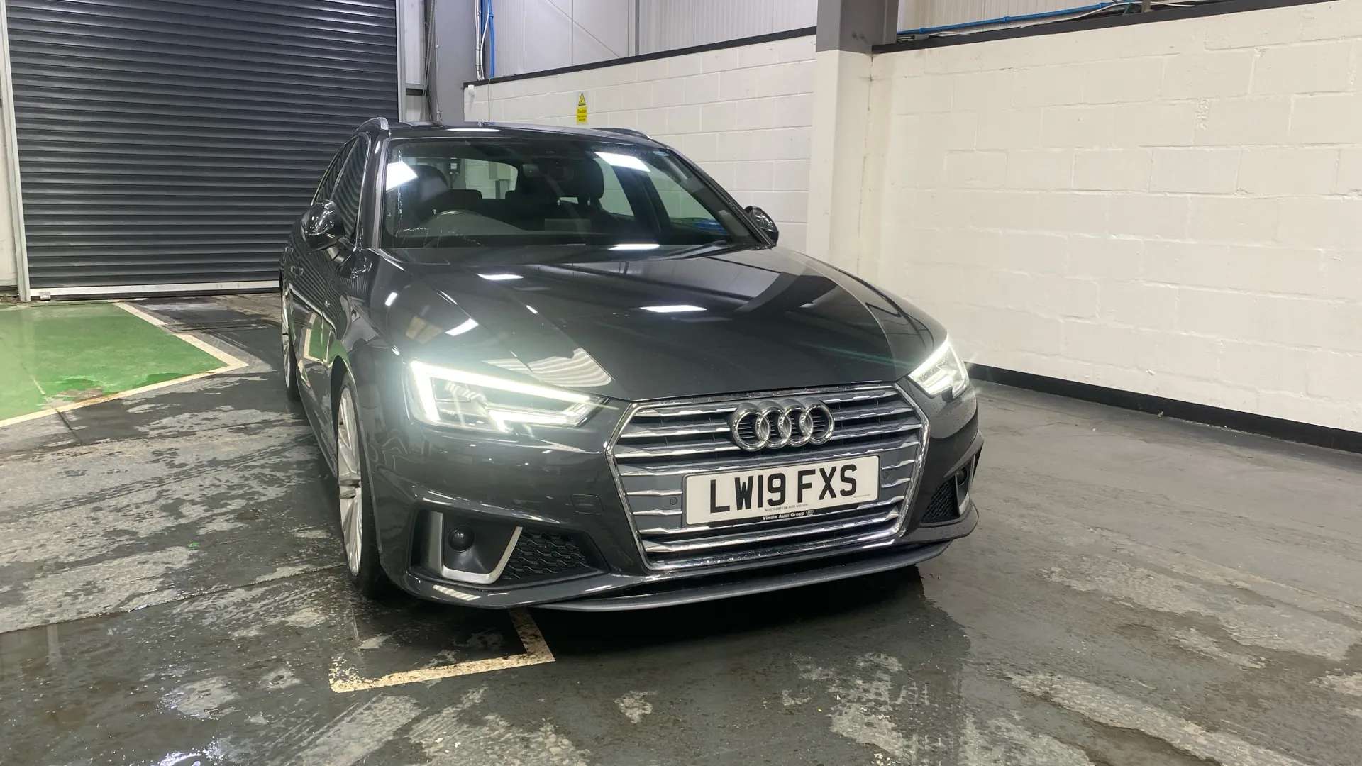 A 2019 AUDI A4 40 TFSI S Line S Tronic A 2019 AUDI A4 40 TFSI S Line S Tronic