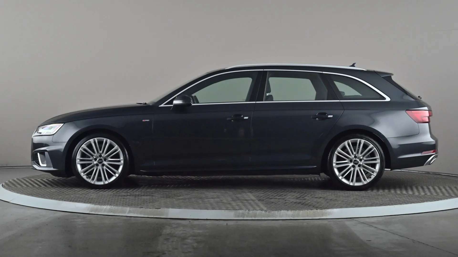 A 2019 AUDI A4 40 TFSI S Line S Tronic A 2019 AUDI A4 40 TFSI S Line S Tronic