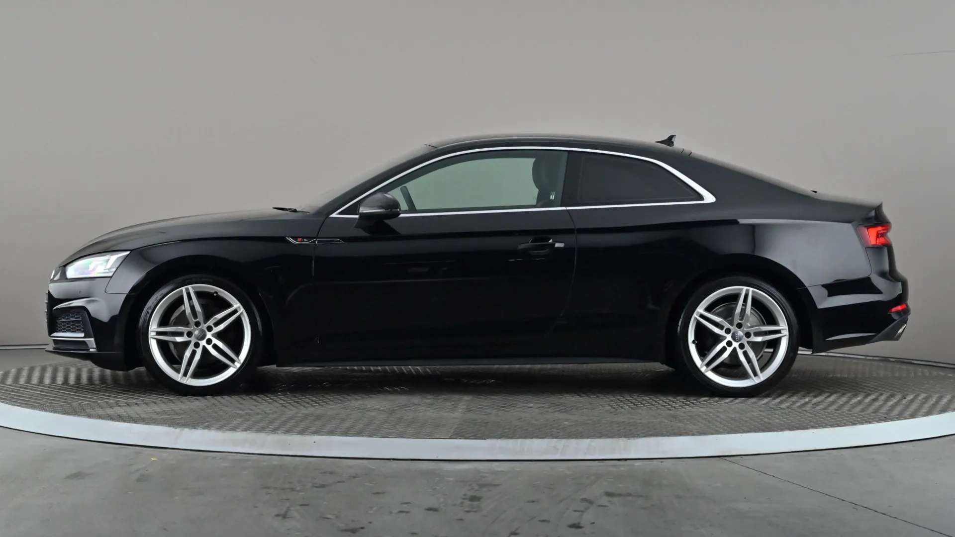 A 2019 AUDI A5 35 TFSI S Line S Tronic A 2019 AUDI A5 35 TFSI S Line S Tronic