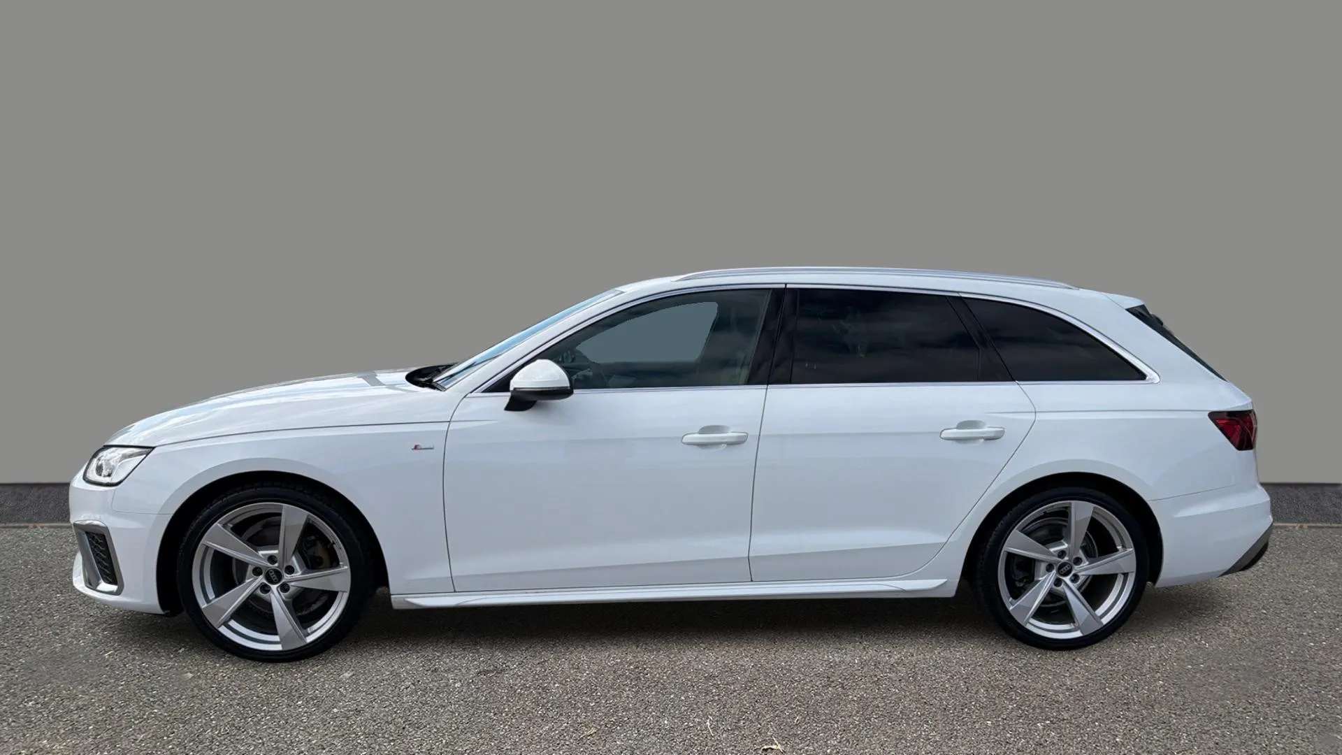 A 2023 AUDI A4 35 TFSI S Line S Tronic A 2023 AUDI A4 35 TFSI S Line S Tronic