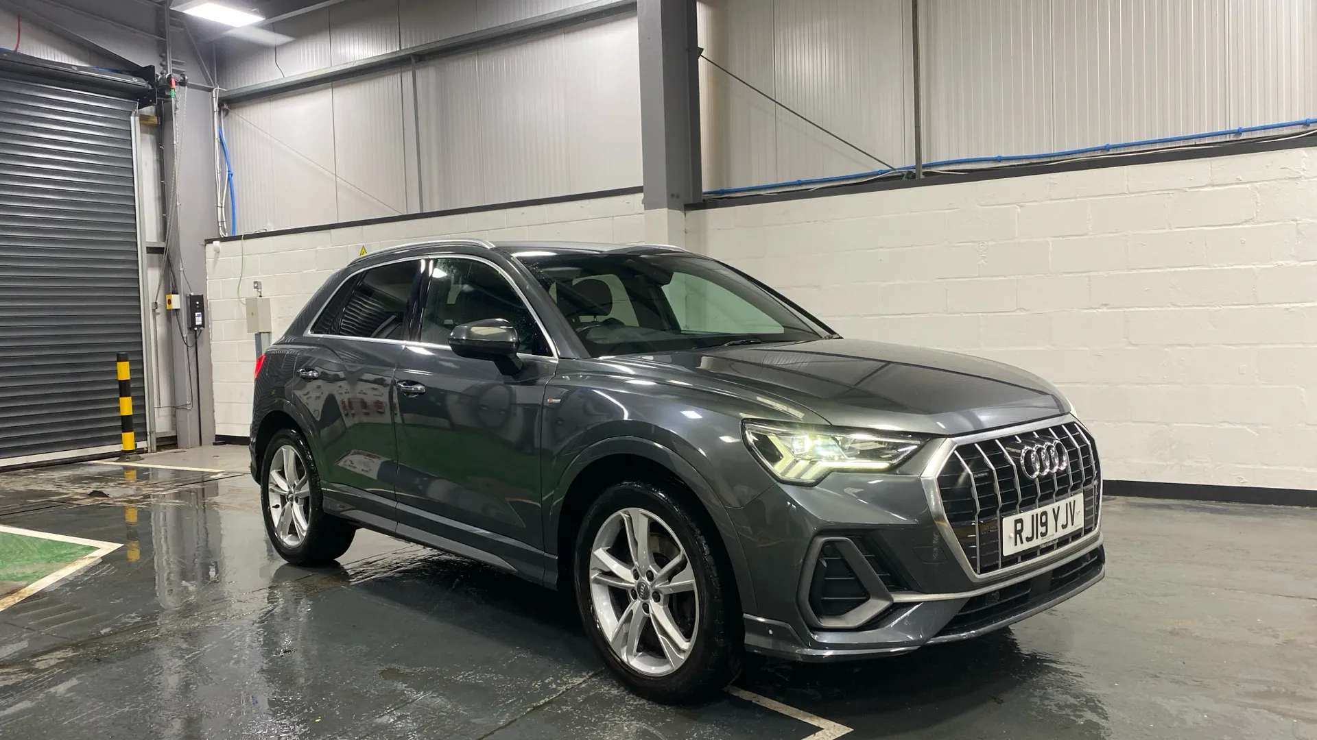 A 2019 AUDI Q3 45 TFSI Quattro S Line S Tronic A 2019 AUDI Q3 45 TFSI Quattro S Line S Tronic