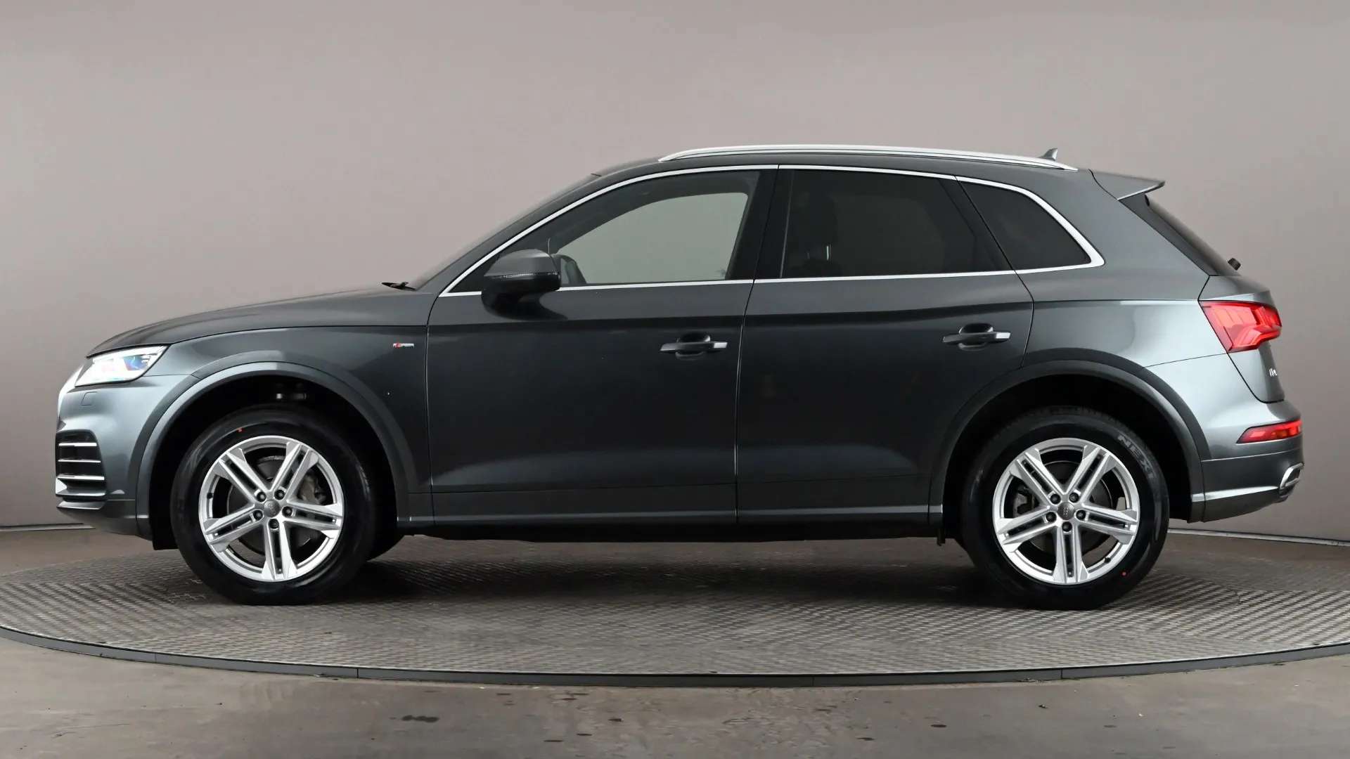A 2020 AUDI Q5 45 TFSI Quattro S Line S Tronic A 2020 AUDI Q5 45 TFSI Quattro S Line S Tronic