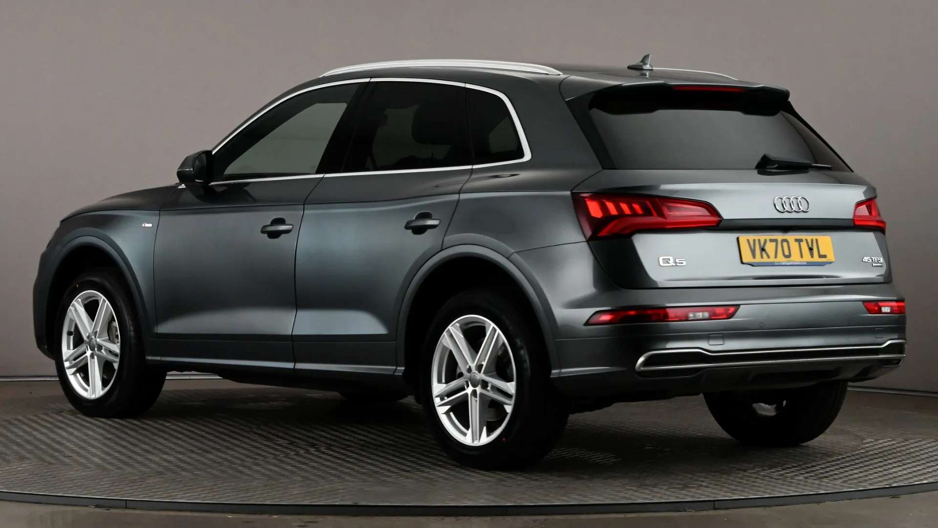 A 2020 AUDI Q5 45 TFSI Quattro S Line S Tronic A 2020 AUDI Q5 45 TFSI Quattro S Line S Tronic