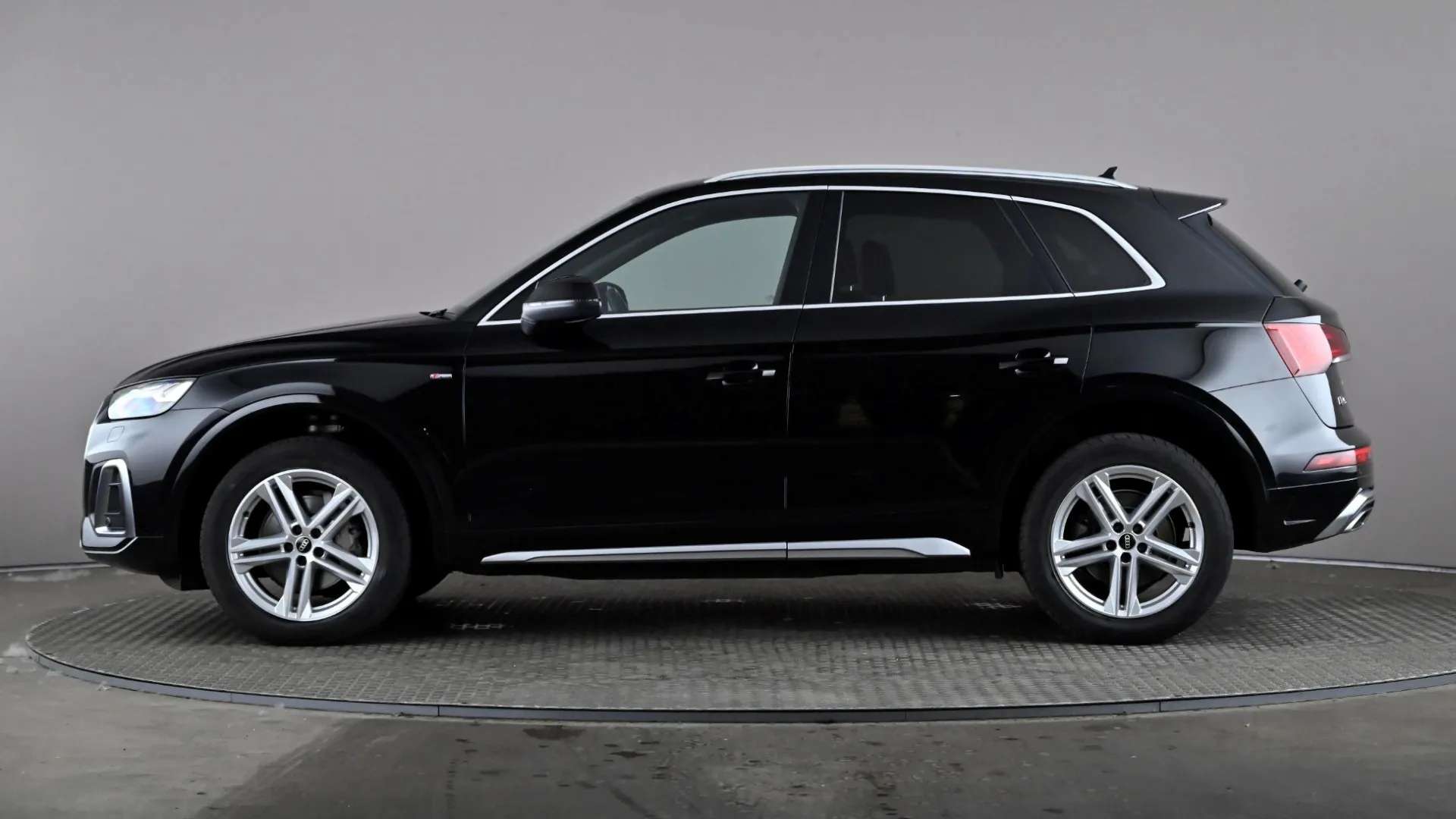 A 2021 AUDI Q5 45 TFSI Quattro S Line S Tronic A 2021 AUDI Q5 45 TFSI Quattro S Line S Tronic