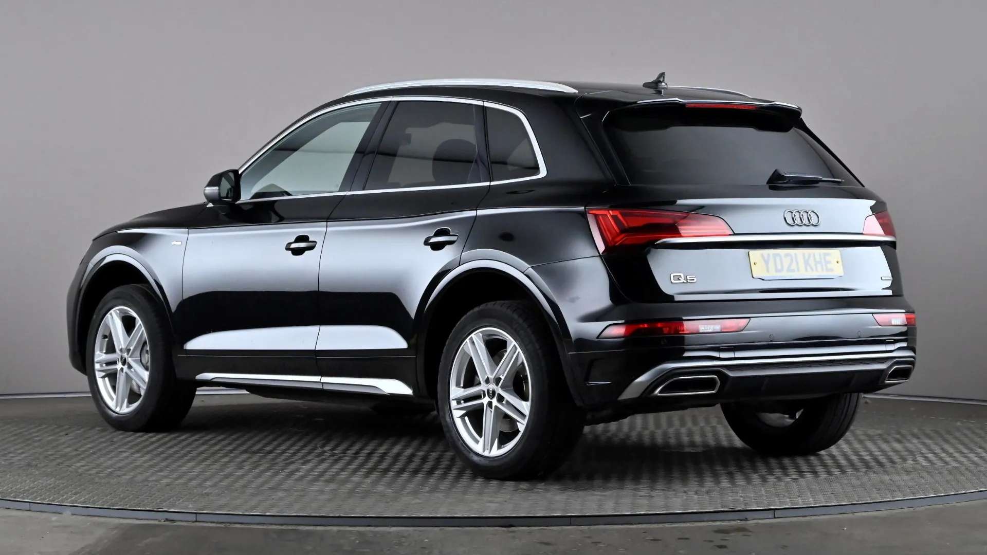 A 2021 AUDI Q5 45 TFSI Quattro S Line S Tronic A 2021 AUDI Q5 45 TFSI Quattro S Line S Tronic