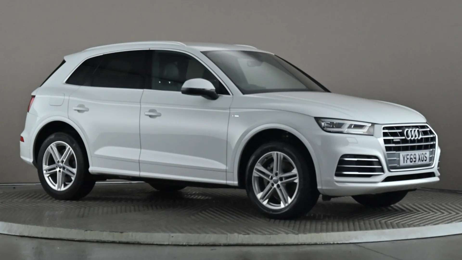 A 2019 AUDI Q5 40 TDI Quattro S Line S Tronic A 2019 AUDI Q5 40 TDI Quattro S Line S Tronic