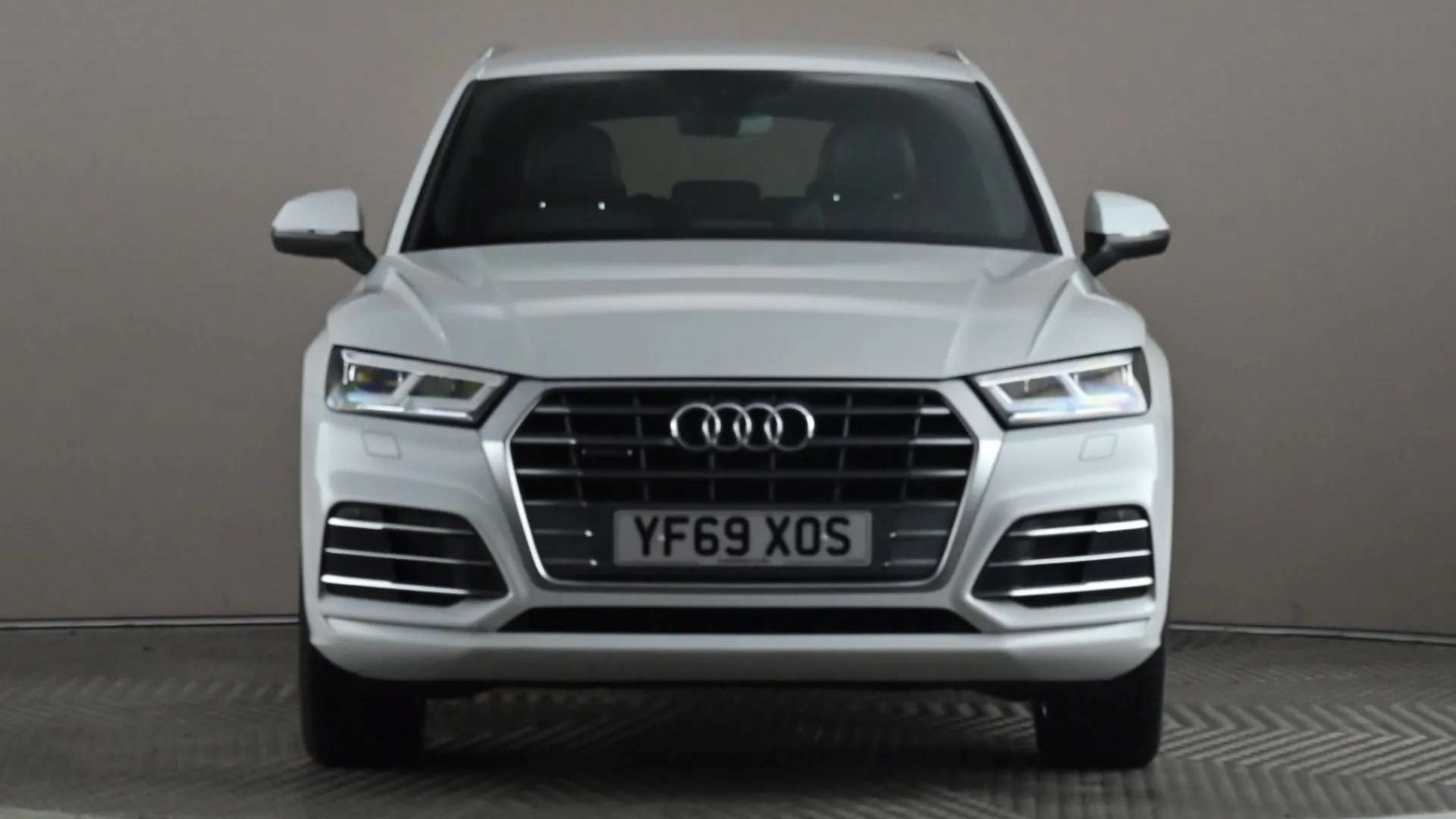 A 2019 AUDI Q5 40 TDI Quattro S Line S Tronic A 2019 AUDI Q5 40 TDI Quattro S Line S Tronic