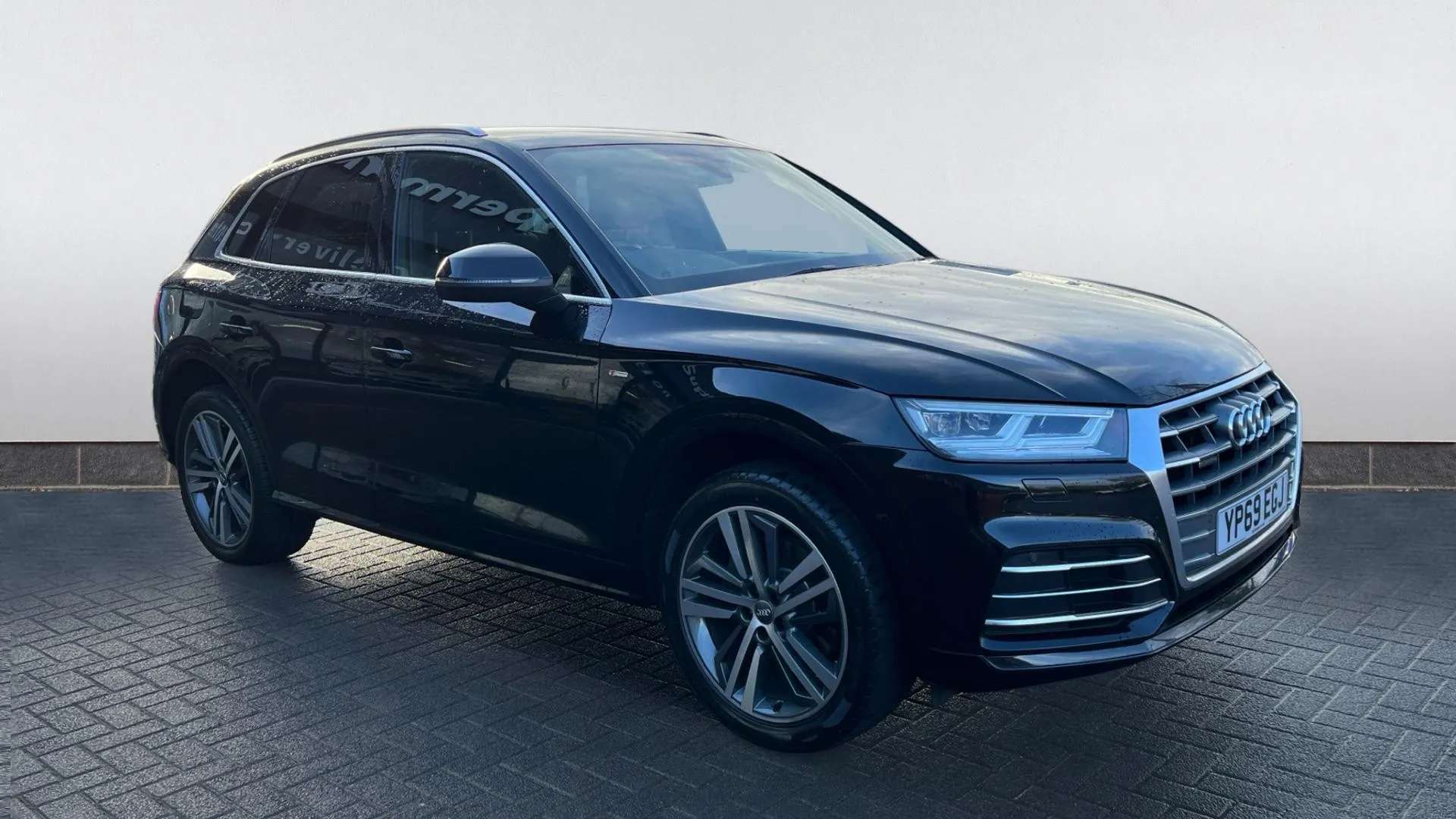 A 2019 AUDI Q5 40 TDI Quattro S Line S Tronic A 2019 AUDI Q5 40 TDI Quattro S Line S Tronic
