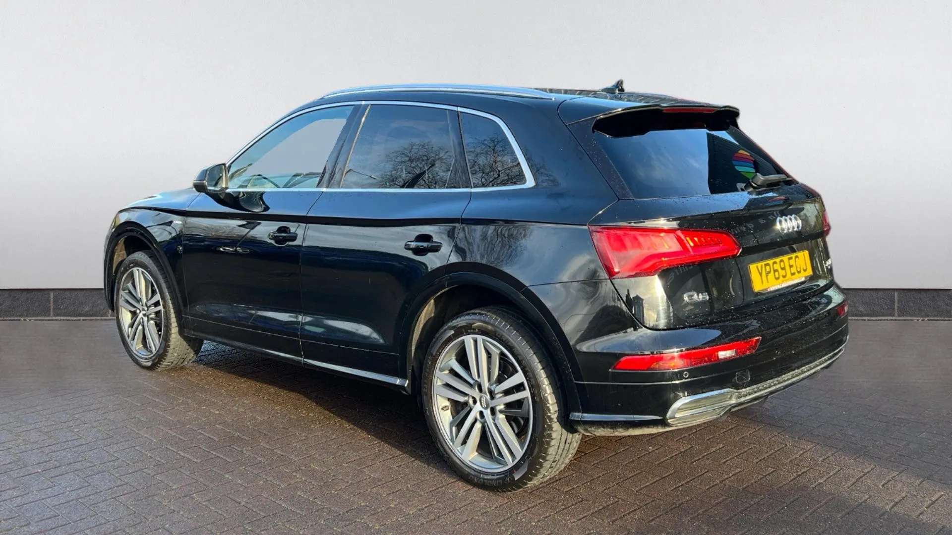 A 2019 AUDI Q5 40 TDI Quattro S Line S Tronic A 2019 AUDI Q5 40 TDI Quattro S Line S Tronic
