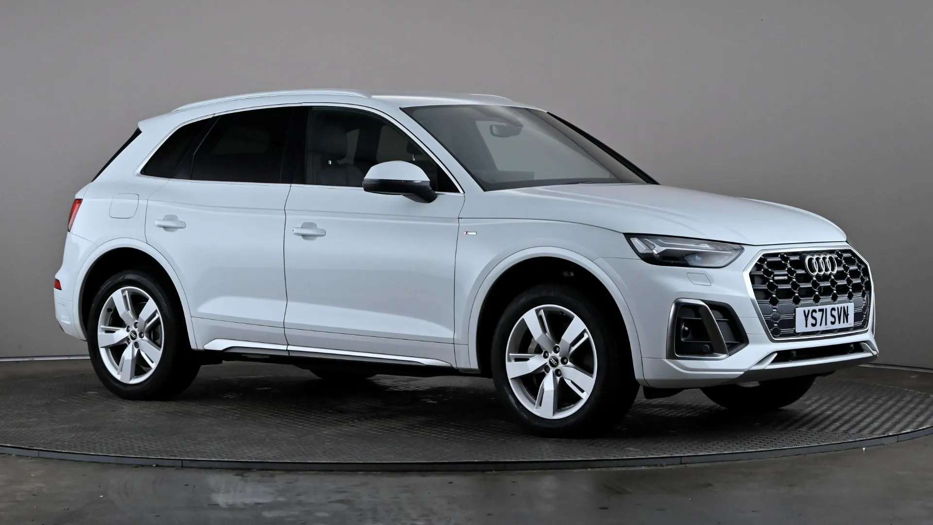 A 2021 AUDI Q5 50 TFSI e Quattro S Line S Tronic A 2021 AUDI Q5 50 TFSI e Quattro S Line S Tronic