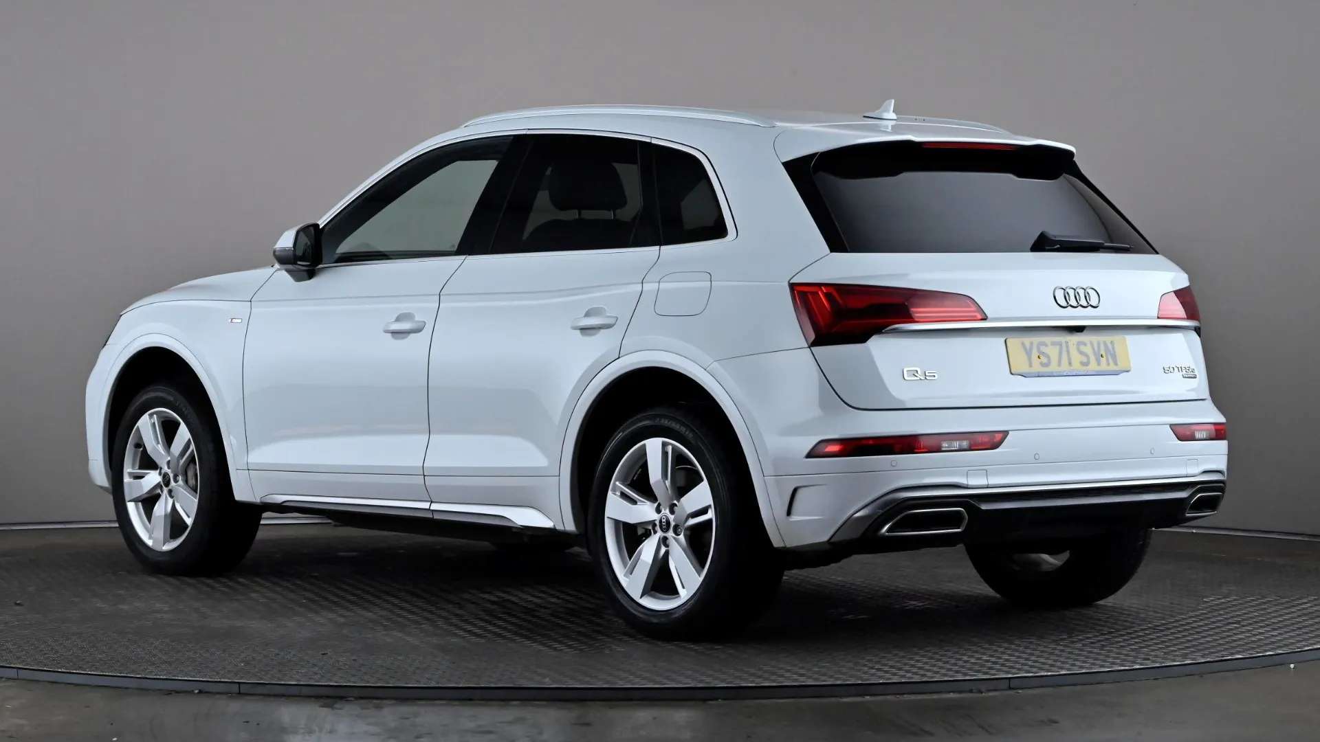 A 2021 AUDI Q5 50 TFSI e Quattro S Line S Tronic A 2021 AUDI Q5 50 TFSI e Quattro S Line S Tronic
