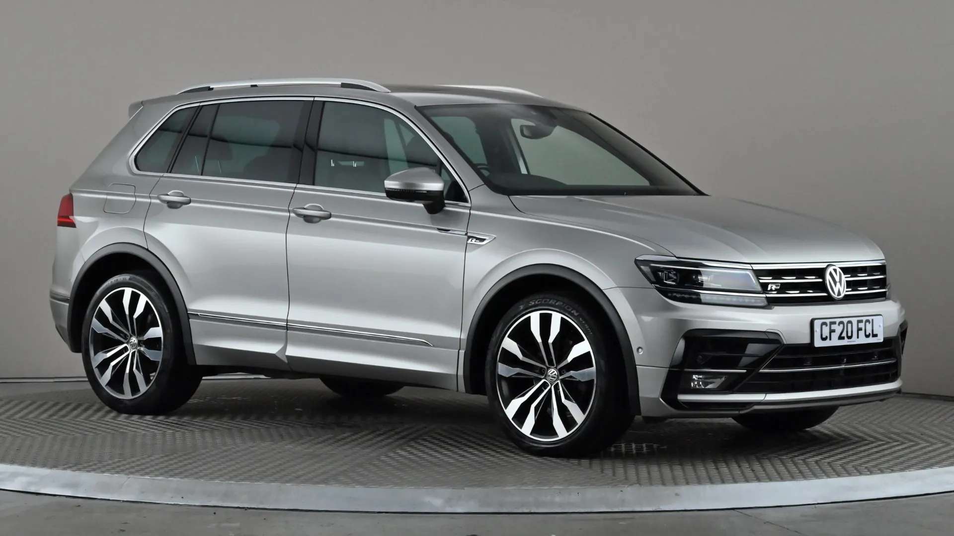 A 2020 VOLKSWAGEN TIGUAN 2.0 TDi 150 R-Line Tech DSG A 2020 VOLKSWAGEN TIGUAN 2.0 TDi 150 R-Line Tech DSG