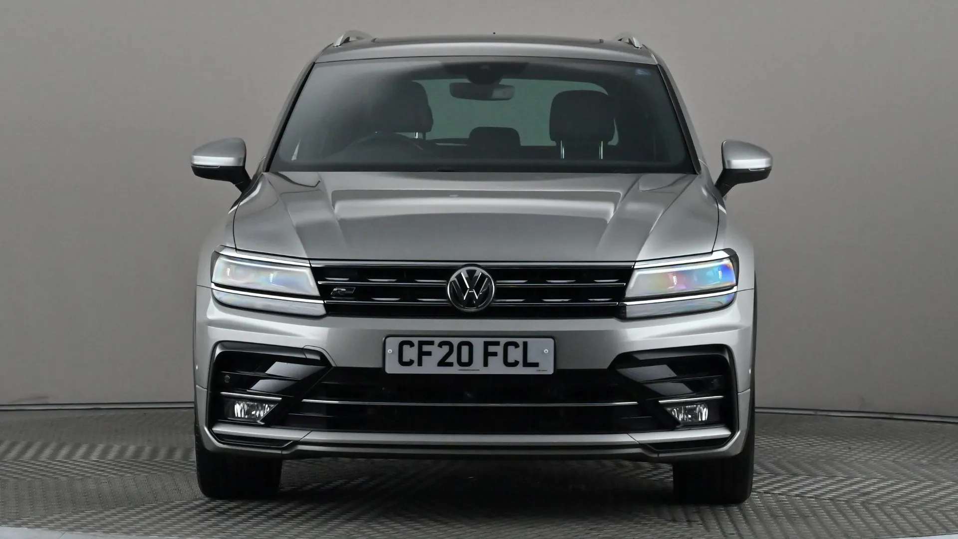 A 2020 VOLKSWAGEN TIGUAN 2.0 TDi 150 R-Line Tech DSG A 2020 VOLKSWAGEN TIGUAN 2.0 TDi 150 R-Line Tech DSG