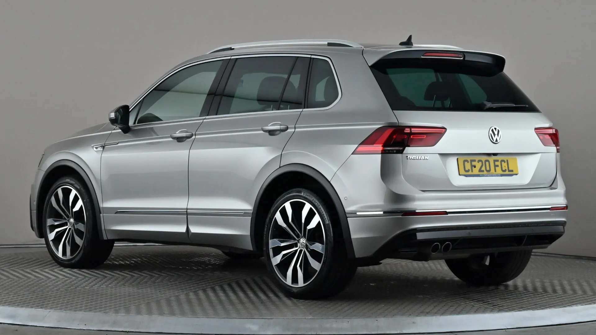 A 2020 VOLKSWAGEN TIGUAN 2.0 TDi 150 R-Line Tech DSG A 2020 VOLKSWAGEN TIGUAN 2.0 TDi 150 R-Line Tech DSG