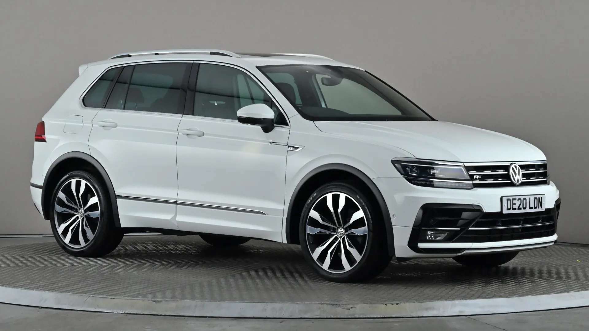 A 2020 VOLKSWAGEN TIGUAN 2.0 TDi 150 4Motion R-Line Tech DSG A 2020 VOLKSWAGEN TIGUAN 2.0 TDi 150 4Motion R-Line Tech DSG