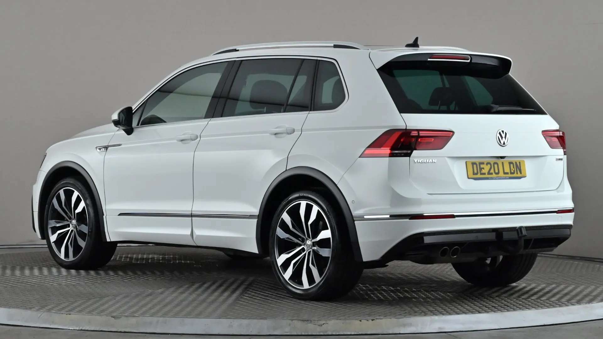 A 2020 VOLKSWAGEN TIGUAN 2.0 TDi 150 4Motion R-Line Tech DSG A 2020 VOLKSWAGEN TIGUAN 2.0 TDi 150 4Motion R-Line Tech DSG