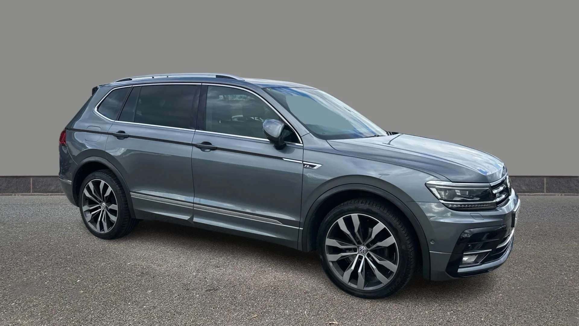 A 2020 VOLKSWAGEN TIGUAN ALLSPACE 1.5 TSI EVO R-Line Tech DSG A 2020 VOLKSWAGEN TIGUAN ALLSPACE 1.5 TSI EVO R-Line Tech DSG