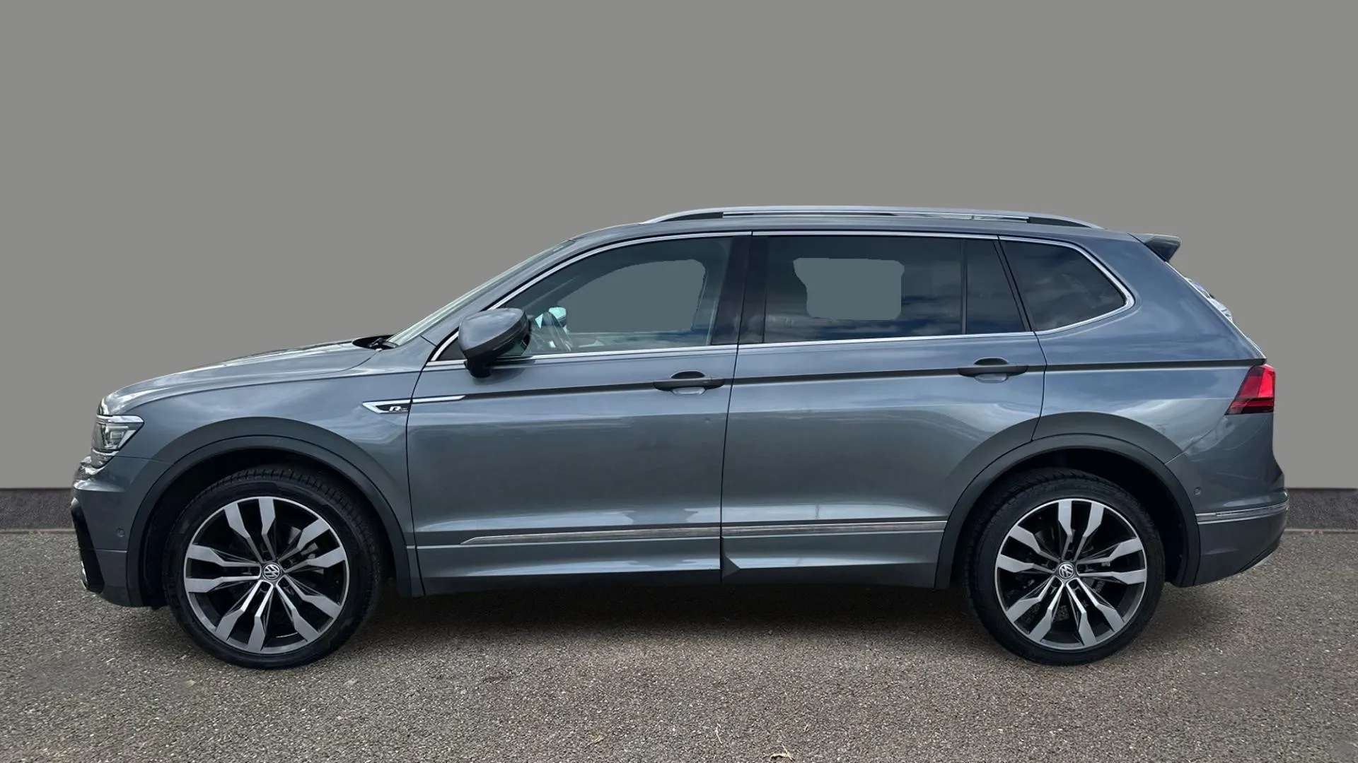 A 2020 VOLKSWAGEN TIGUAN ALLSPACE 1.5 TSI EVO R-Line Tech DSG A 2020 VOLKSWAGEN TIGUAN ALLSPACE 1.5 TSI EVO R-Line Tech DSG