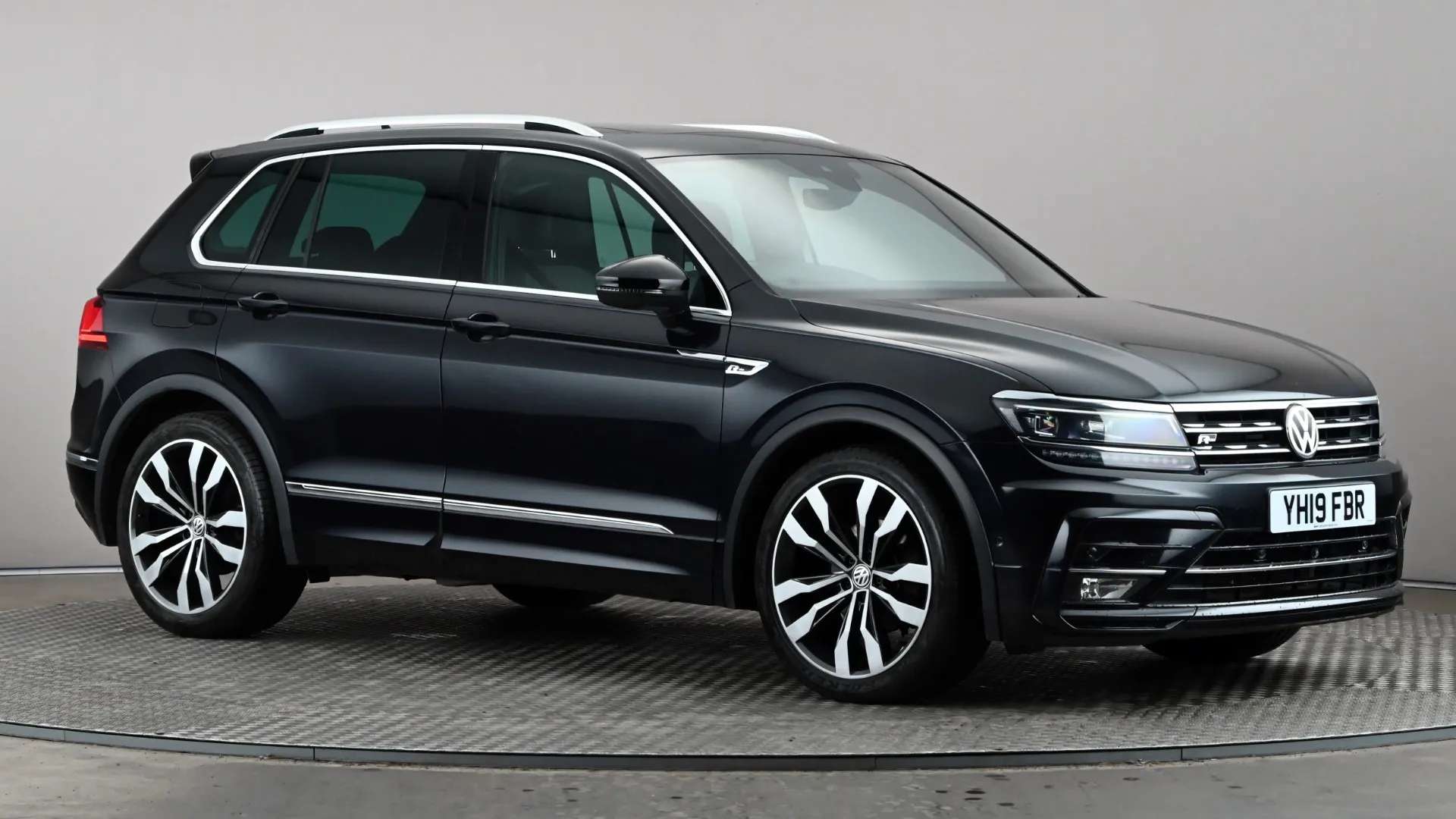 A 2019 VOLKSWAGEN TIGUAN 2.0 TDi 150 R-Line Tech DSG A 2019 VOLKSWAGEN TIGUAN 2.0 TDi 150 R-Line Tech DSG