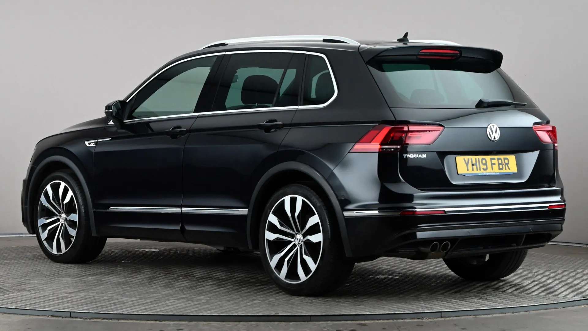 A 2019 VOLKSWAGEN TIGUAN 2.0 TDi 150 R-Line Tech DSG A 2019 VOLKSWAGEN TIGUAN 2.0 TDi 150 R-Line Tech DSG