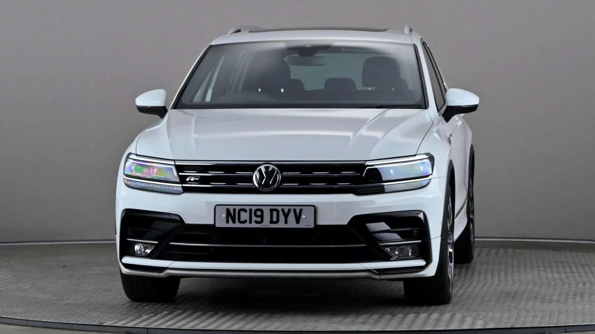 A 2019 VOLKSWAGEN TIGUAN 2.0 TDi 150 4Motion R-Line Tech DSG A 2019 VOLKSWAGEN TIGUAN 2.0 TDi 150 4Motion R-Line Tech DSG