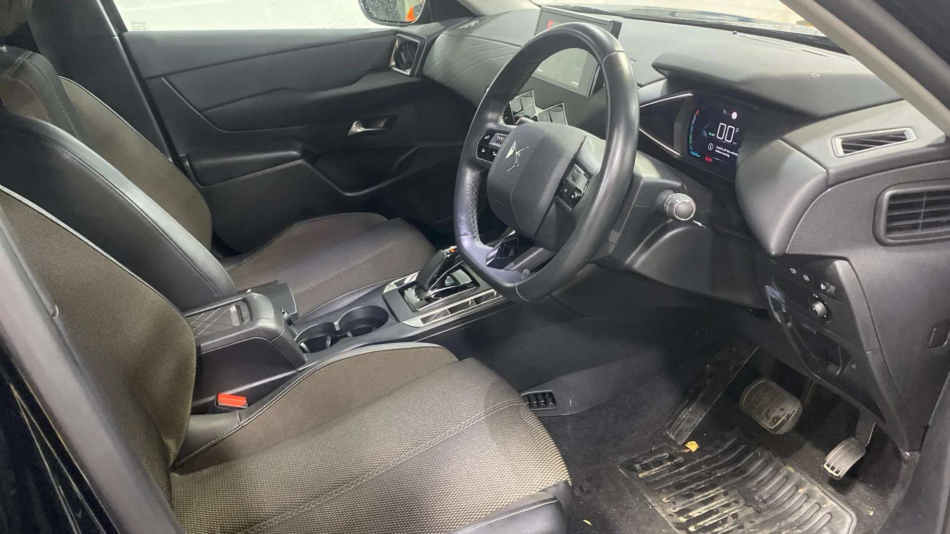 A 2022 DS DS 3 100kW E-TENSE Bastille 50kWh Auto A 2022 DS DS 3 100kW E-TENSE Bastille 50kWh Auto