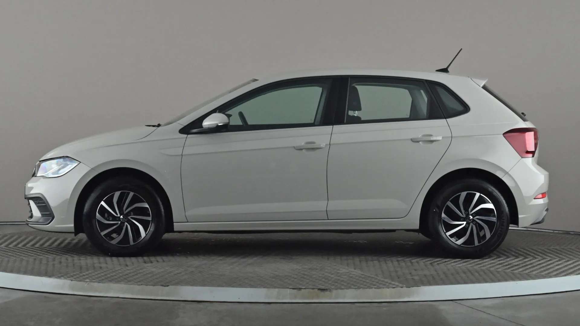 A 2024 VOLKSWAGEN POLO 1.0 TSI Life A 2024 VOLKSWAGEN POLO 1.0 TSI Life