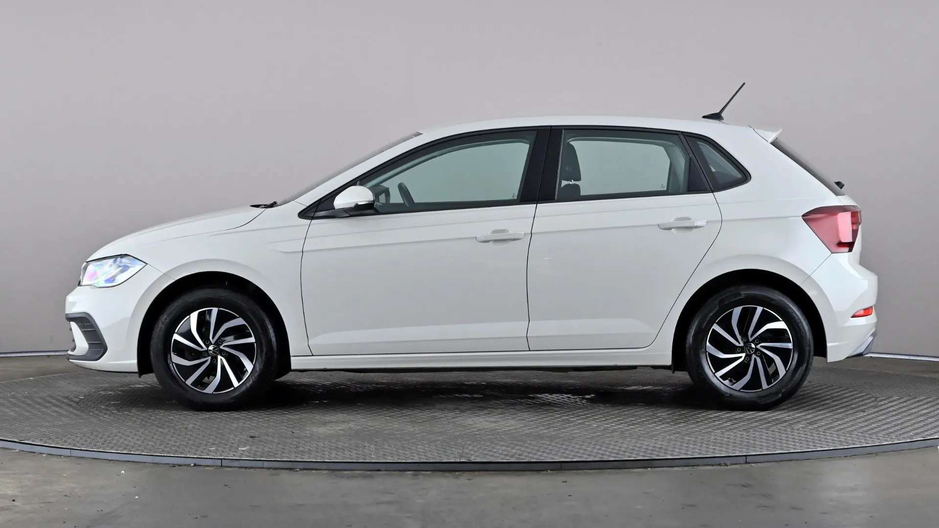 A 2024 VOLKSWAGEN POLO 1.0 TSI Life A 2024 VOLKSWAGEN POLO 1.0 TSI Life