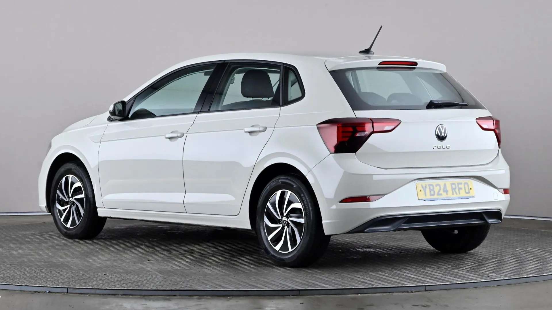 A 2024 VOLKSWAGEN POLO 1.0 TSI Life A 2024 VOLKSWAGEN POLO 1.0 TSI Life
