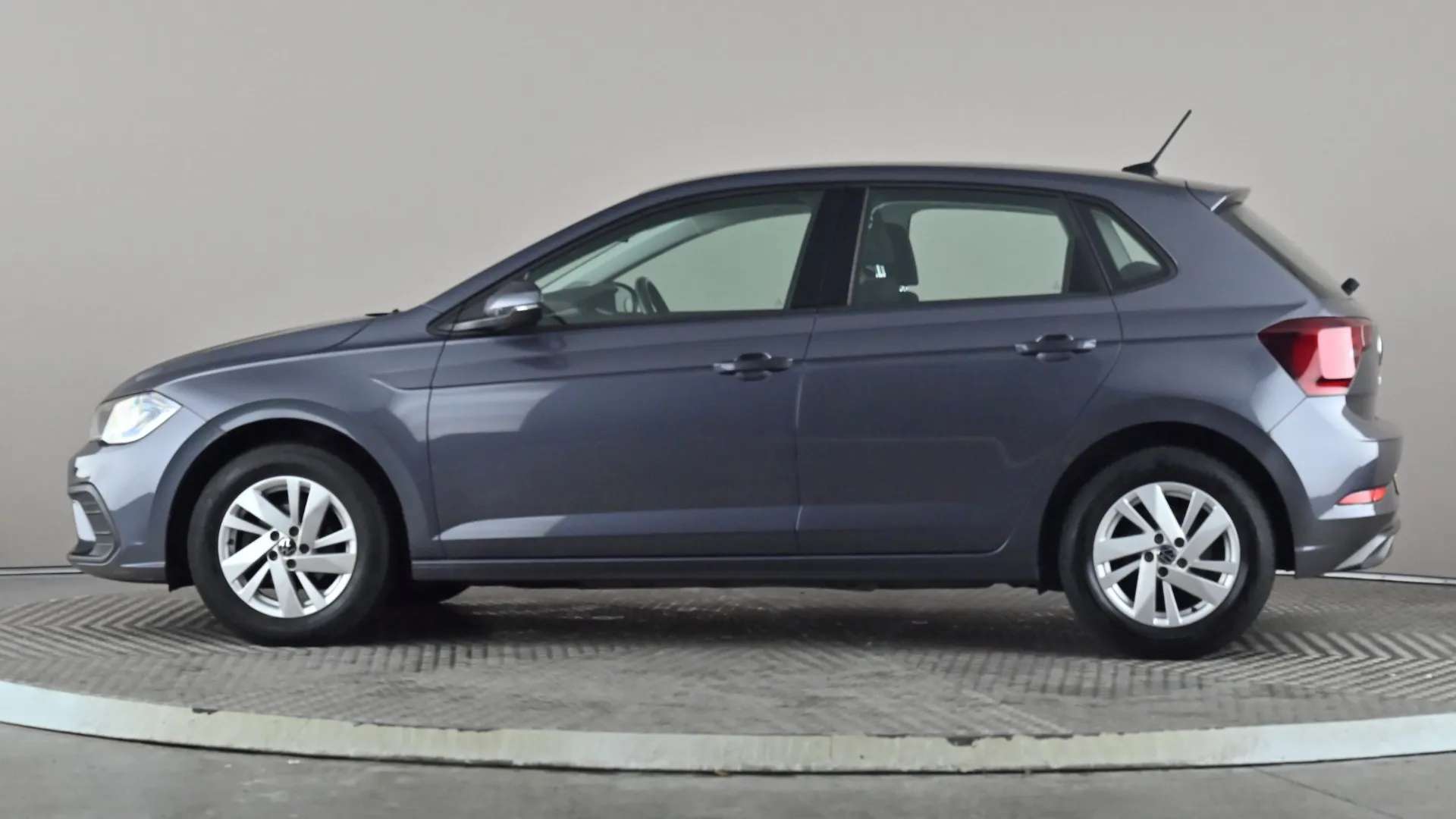 A 2022 VOLKSWAGEN POLO 1.0 TSI Life A 2022 VOLKSWAGEN POLO 1.0 TSI Life