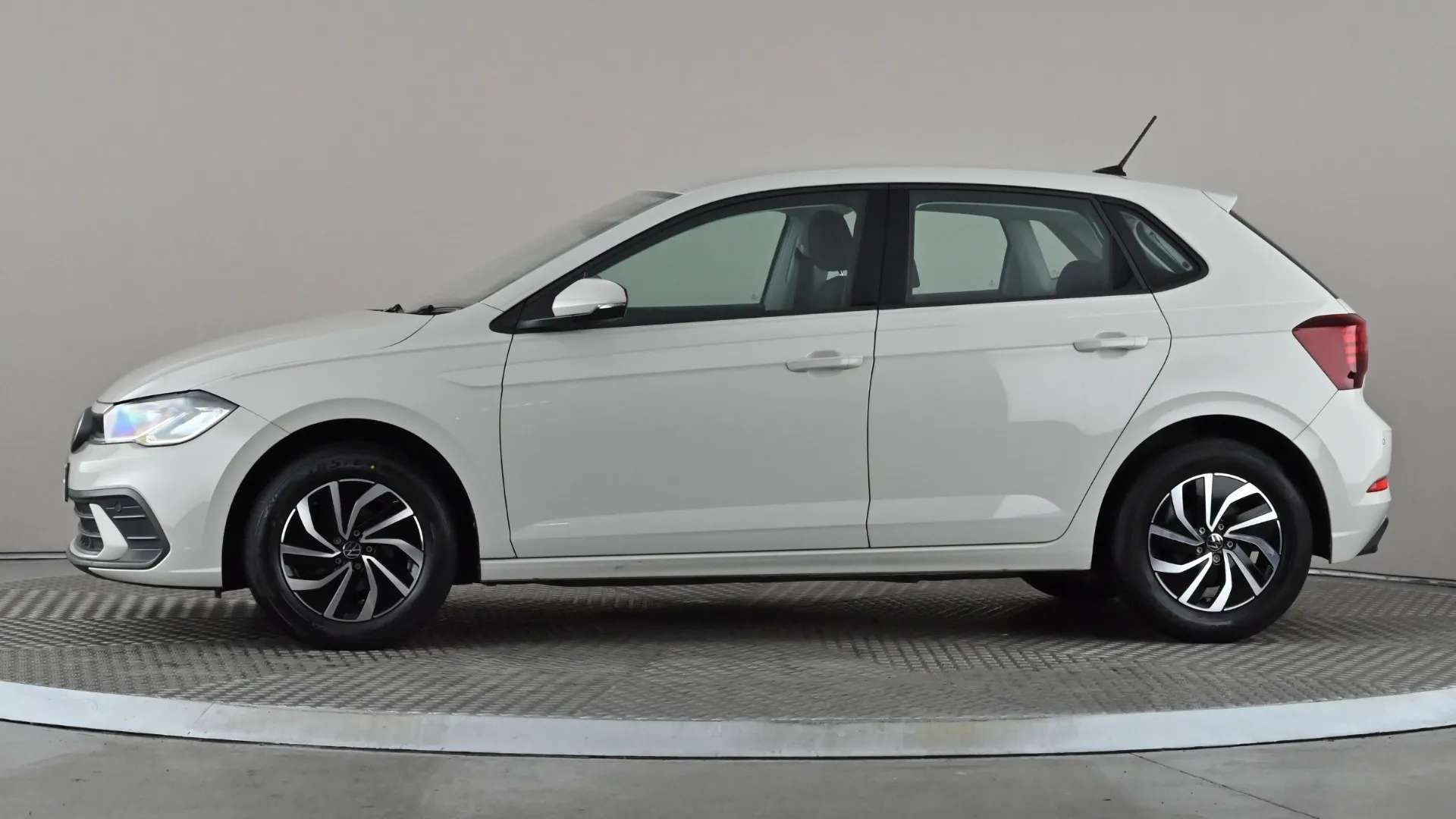 A 2023 VOLKSWAGEN POLO 1.0 TSI Life A 2023 VOLKSWAGEN POLO 1.0 TSI Life
