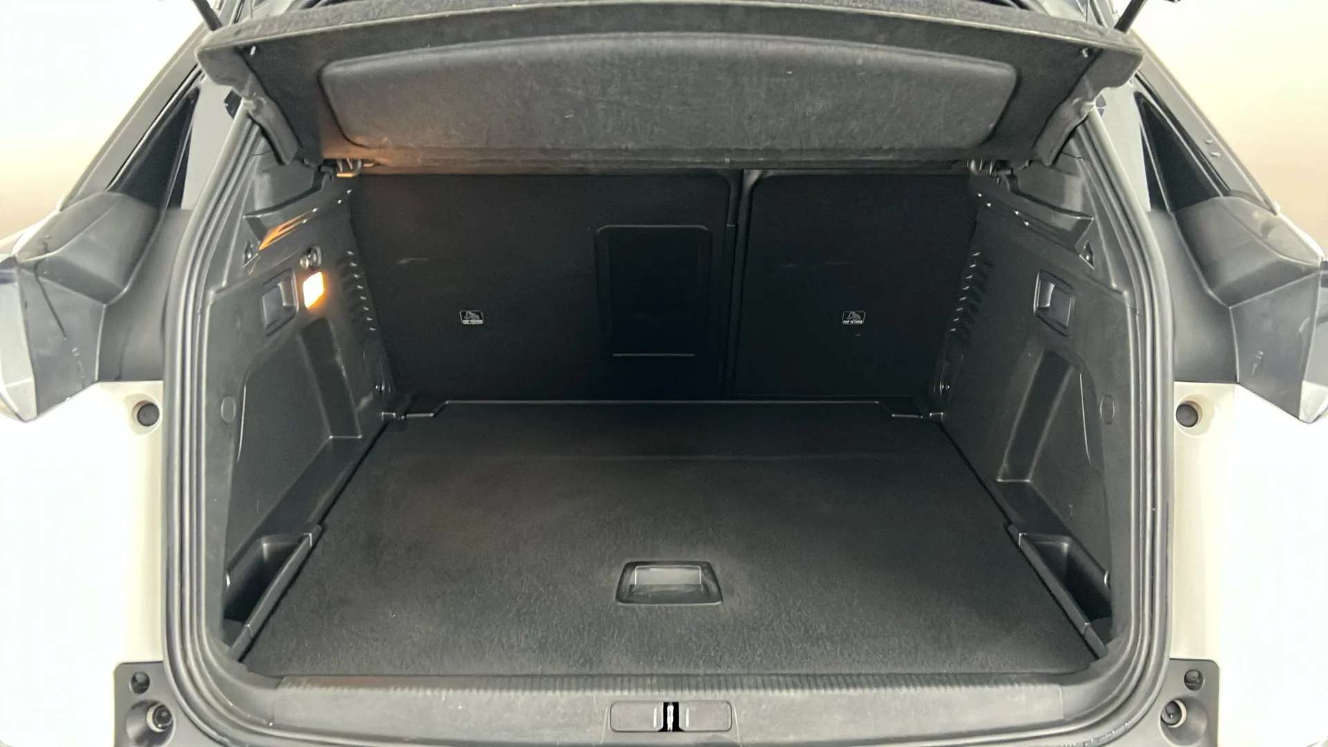 2023 PEUGEOT 3008 2023 PEUGEOT 3008