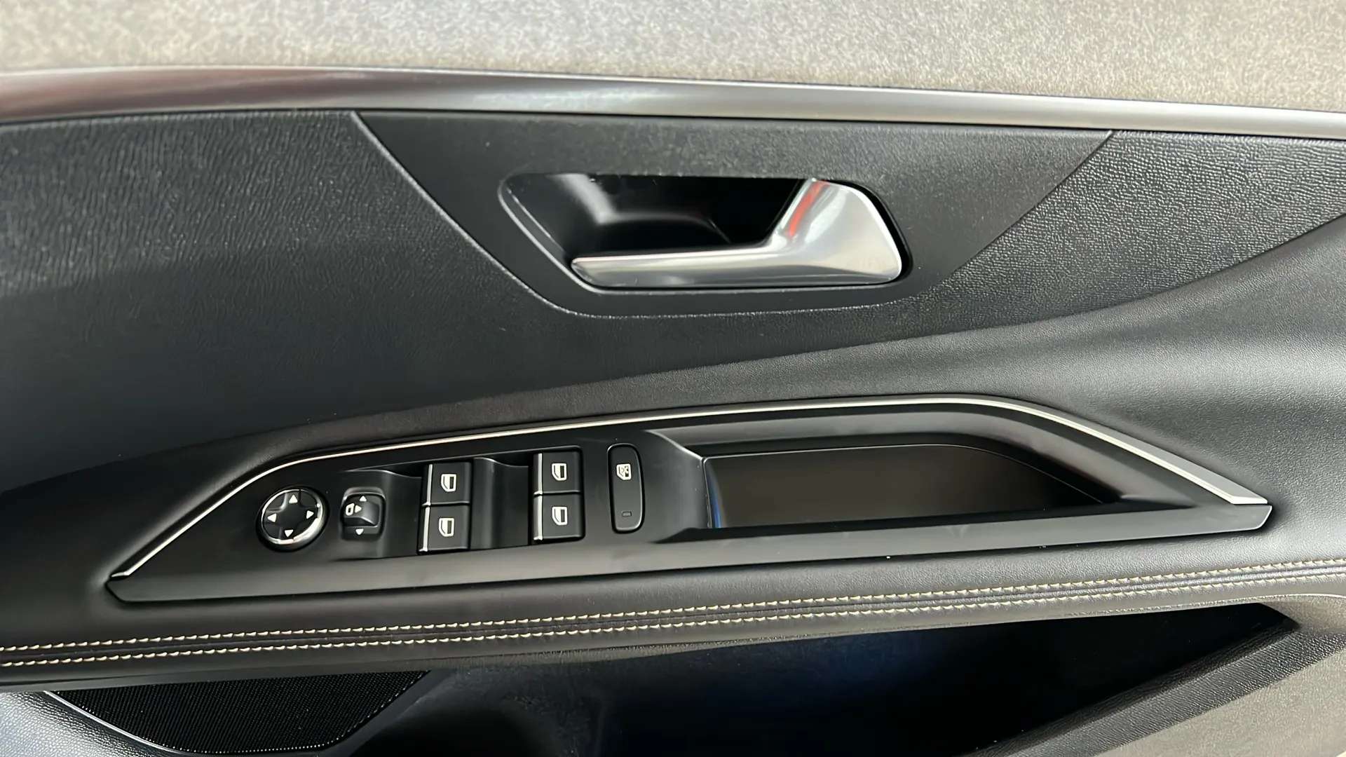 2023 PEUGEOT 3008 2023 PEUGEOT 3008