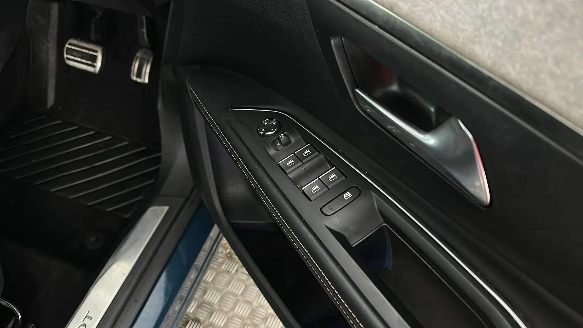 2023 PEUGEOT 5008 2023 PEUGEOT 5008