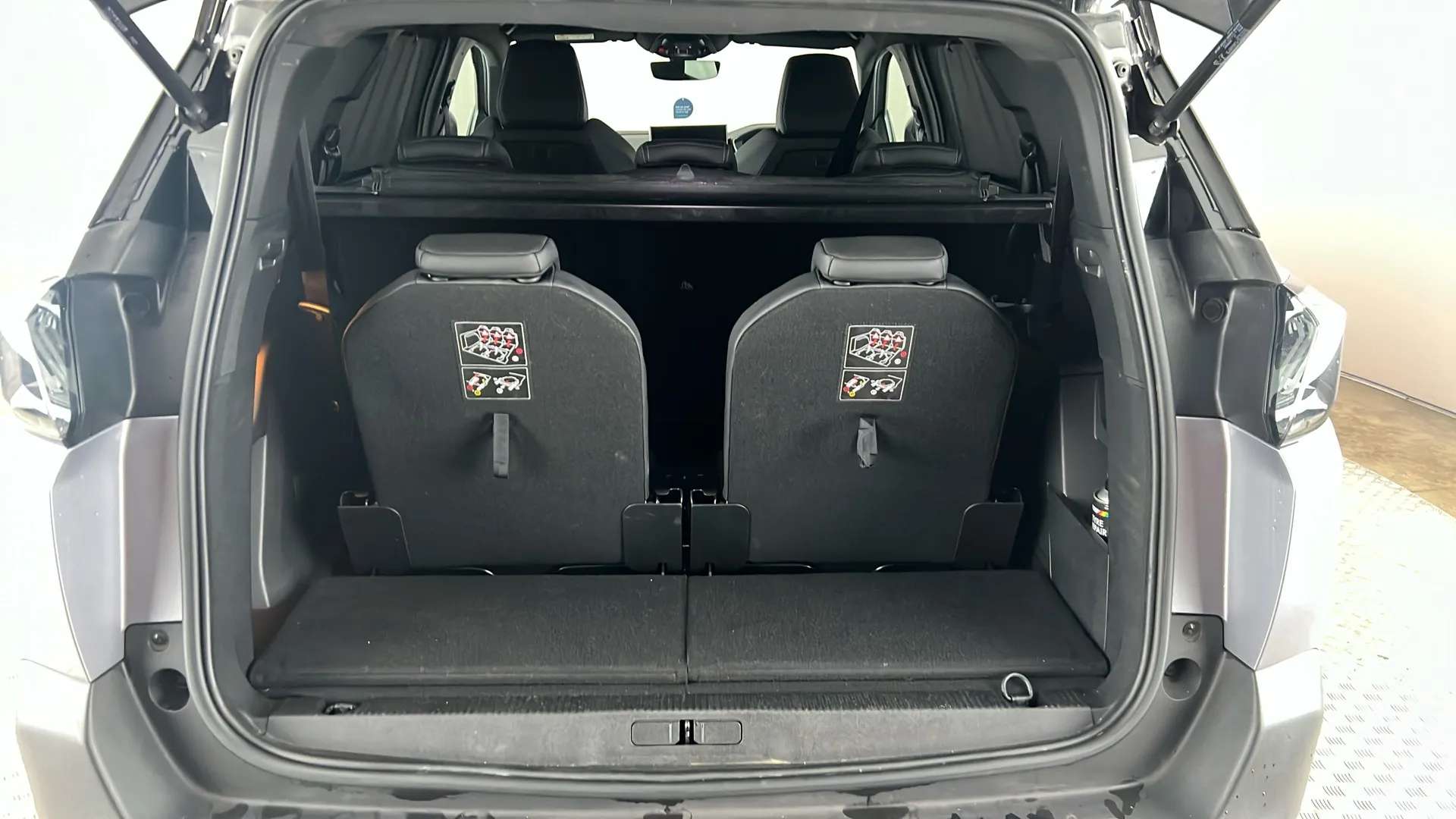 2023 PEUGEOT 5008 2023 PEUGEOT 5008