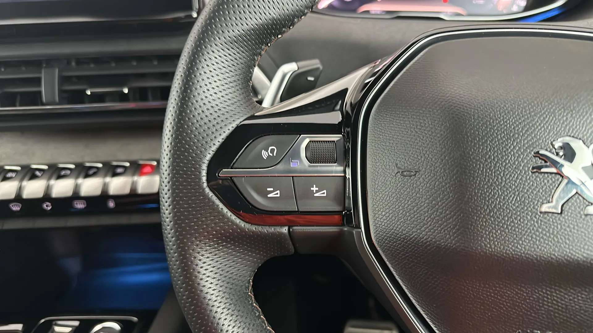 2023 PEUGEOT 5008 2023 PEUGEOT 5008