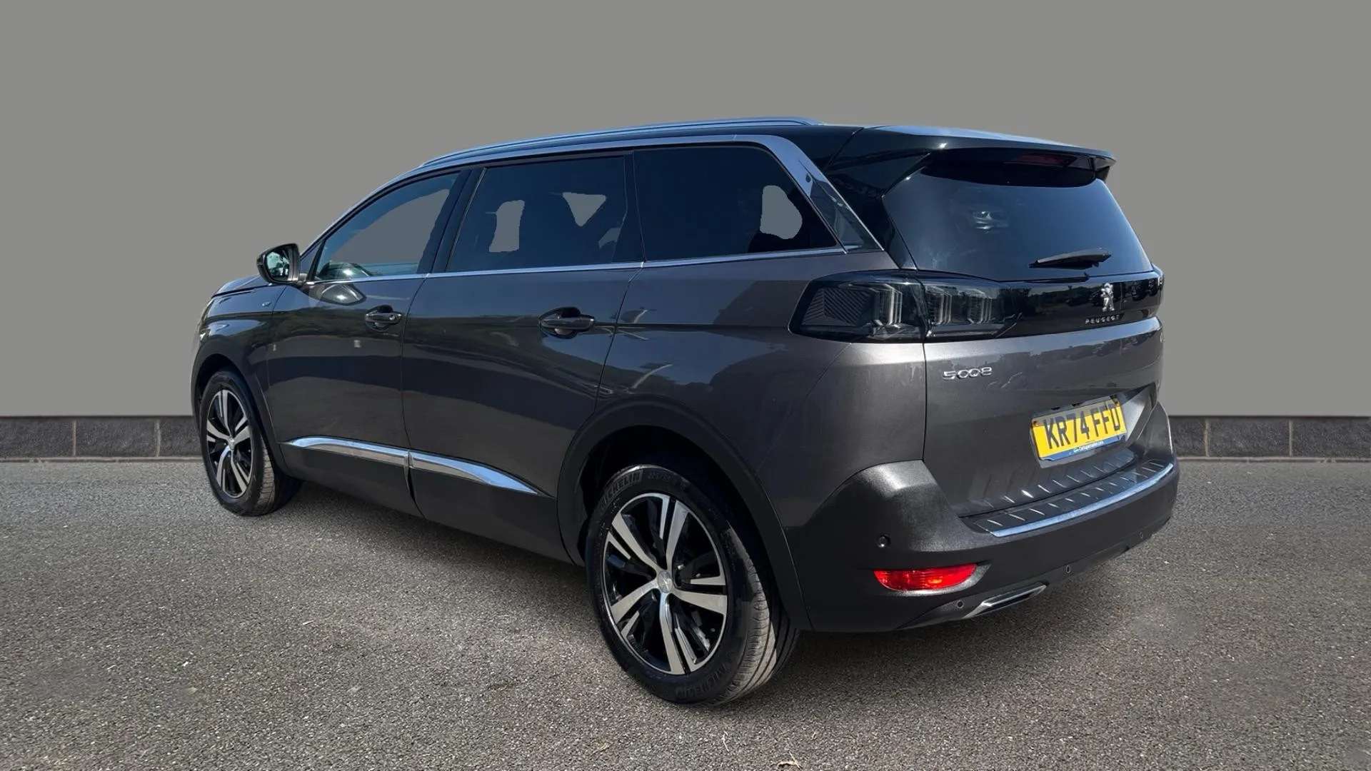 A 2024 PEUGEOT 5008 1.5 BlueHDi GT EAT8 A 2024 PEUGEOT 5008 1.5 BlueHDi GT EAT8