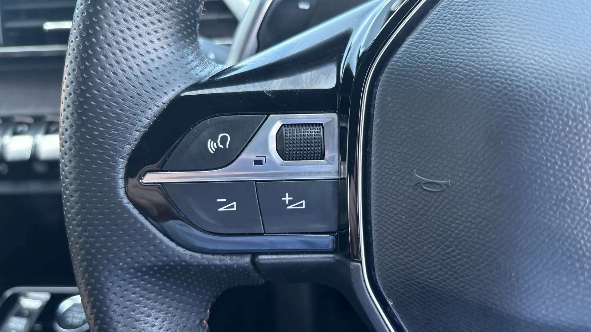 2024 PEUGEOT 5008 2024 PEUGEOT 5008